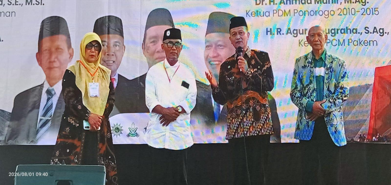 Menghadiri Pengajian Hari Bermuhammadiyah