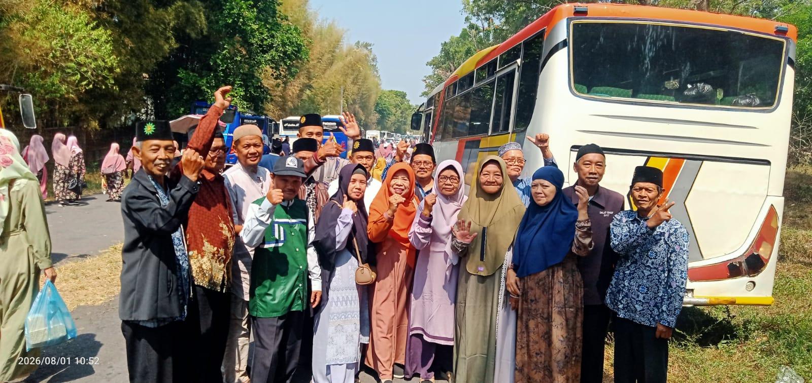 Menghadiri Pengajian Hari Bermuhammadiyah